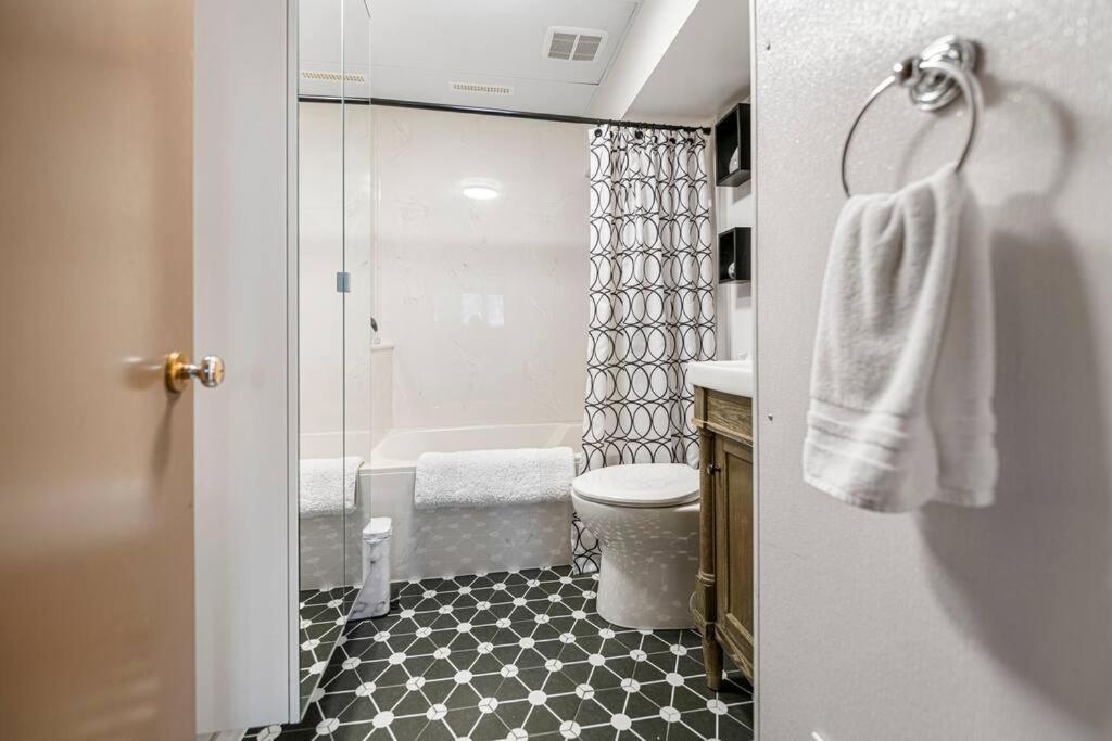 Yeg Chic Luxury Accommodation Edmonton Ngoại thất bức ảnh