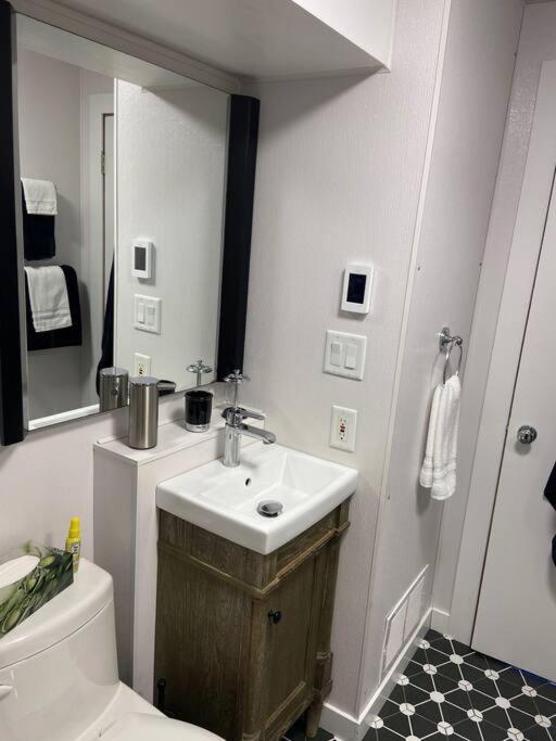Yeg Chic Luxury Accommodation Edmonton Ngoại thất bức ảnh
